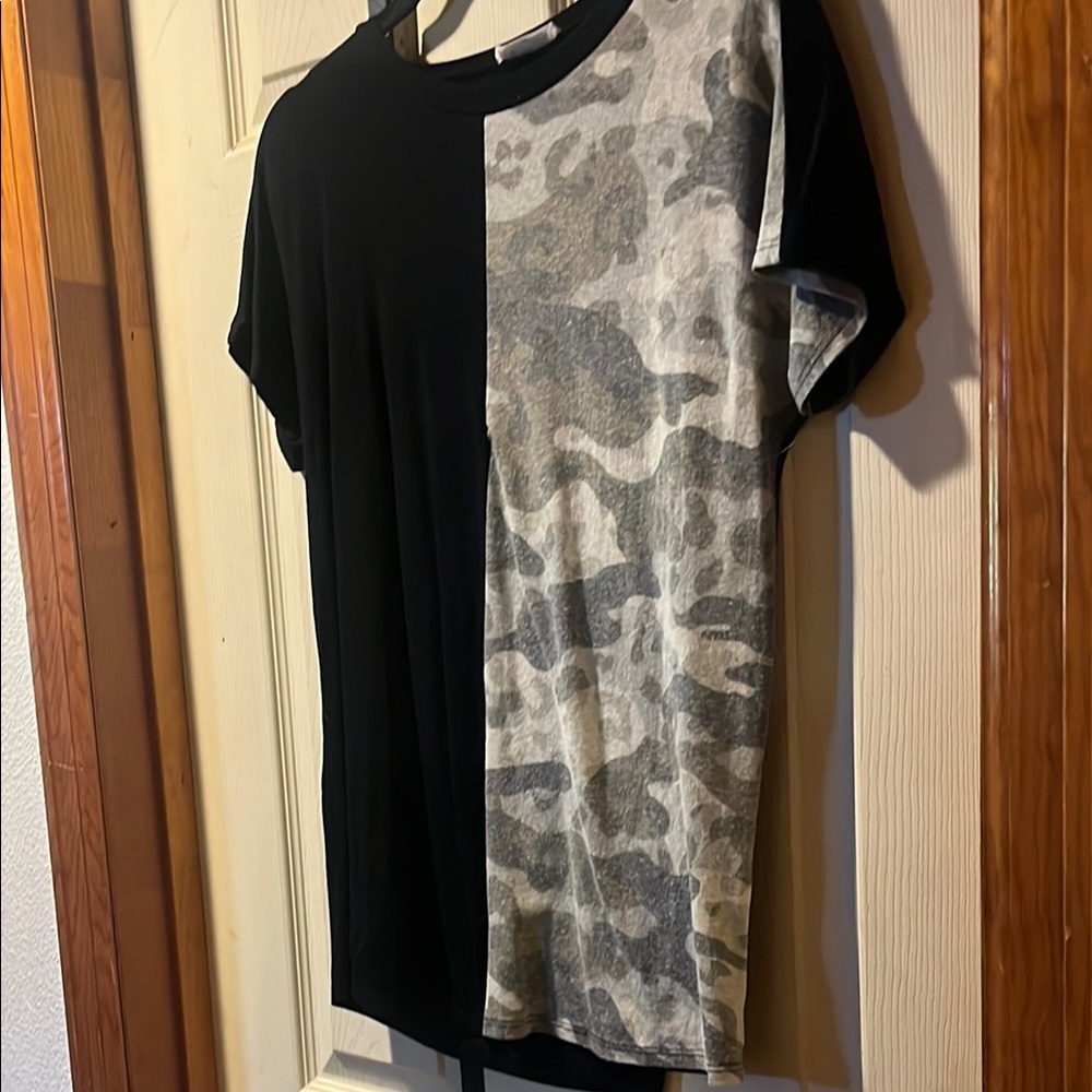 Black and Gray Short Sleeve Camouflage Tee